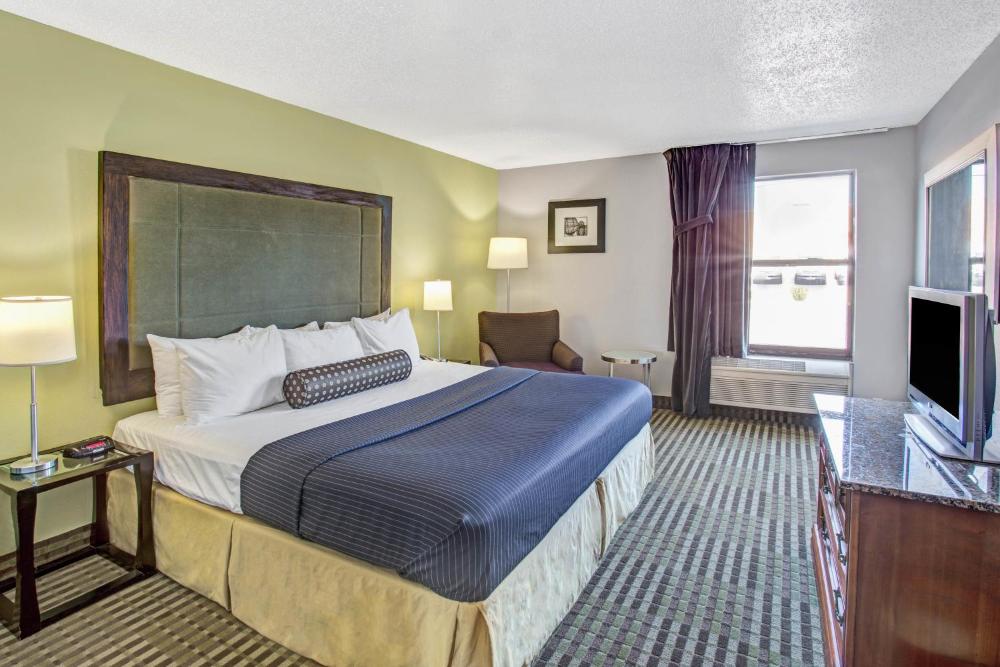 King Room - Non-Smoking interior